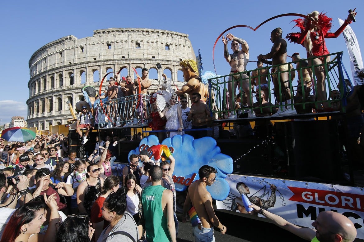 Il Roma Pride si fa resistente. Con le famiglie arcobaleno