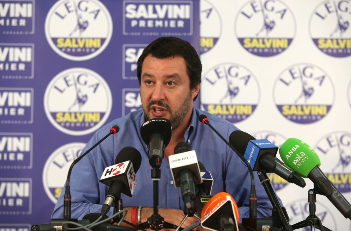 Salvini detta la linea e canta vittoria