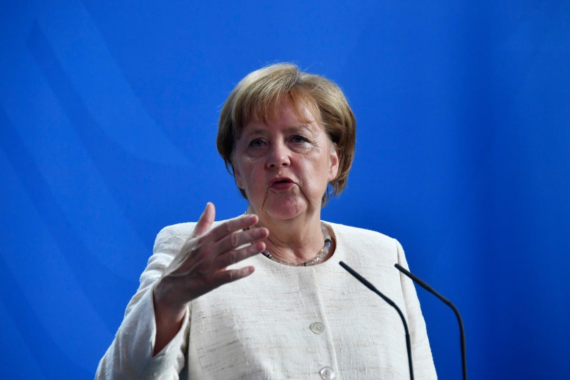 Scontro sui migranti e voto in Baviera: Merkel in crisi