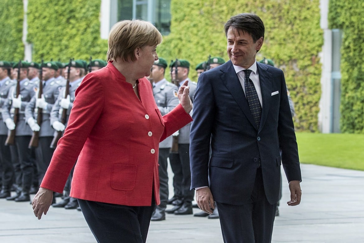 Conte da Merkel: soluzione Ue o salta Schengen