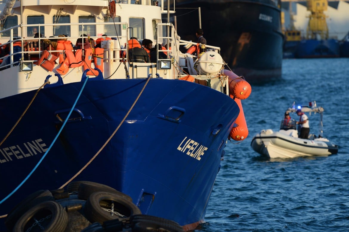 Malta, porti chiusi alle navi delle Ong. Lifeline sequestrata, bloccata Seawatch