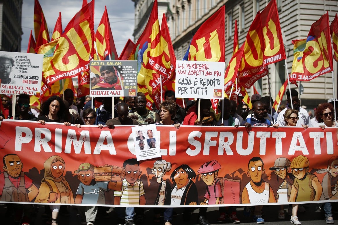 In ventimila a Roma contro  il governo: «Prima gli sfruttati»