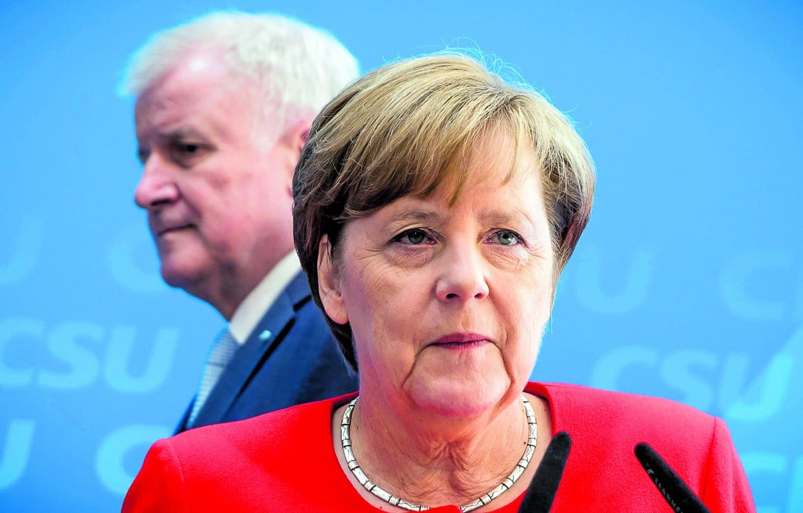 Profughi, Union spaccata. Merkel ha un nemico Interno