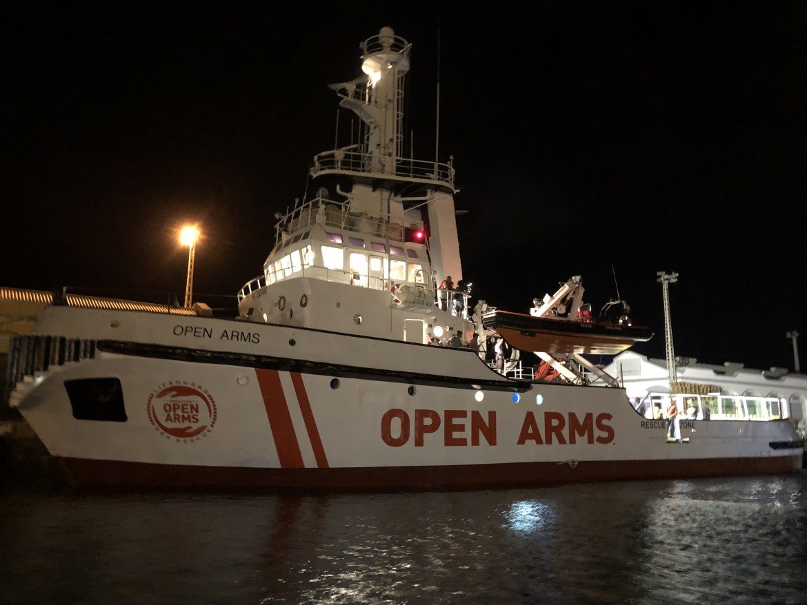 Al porto di Barcellona la Proactiva Open Arms con 60 naufraghi