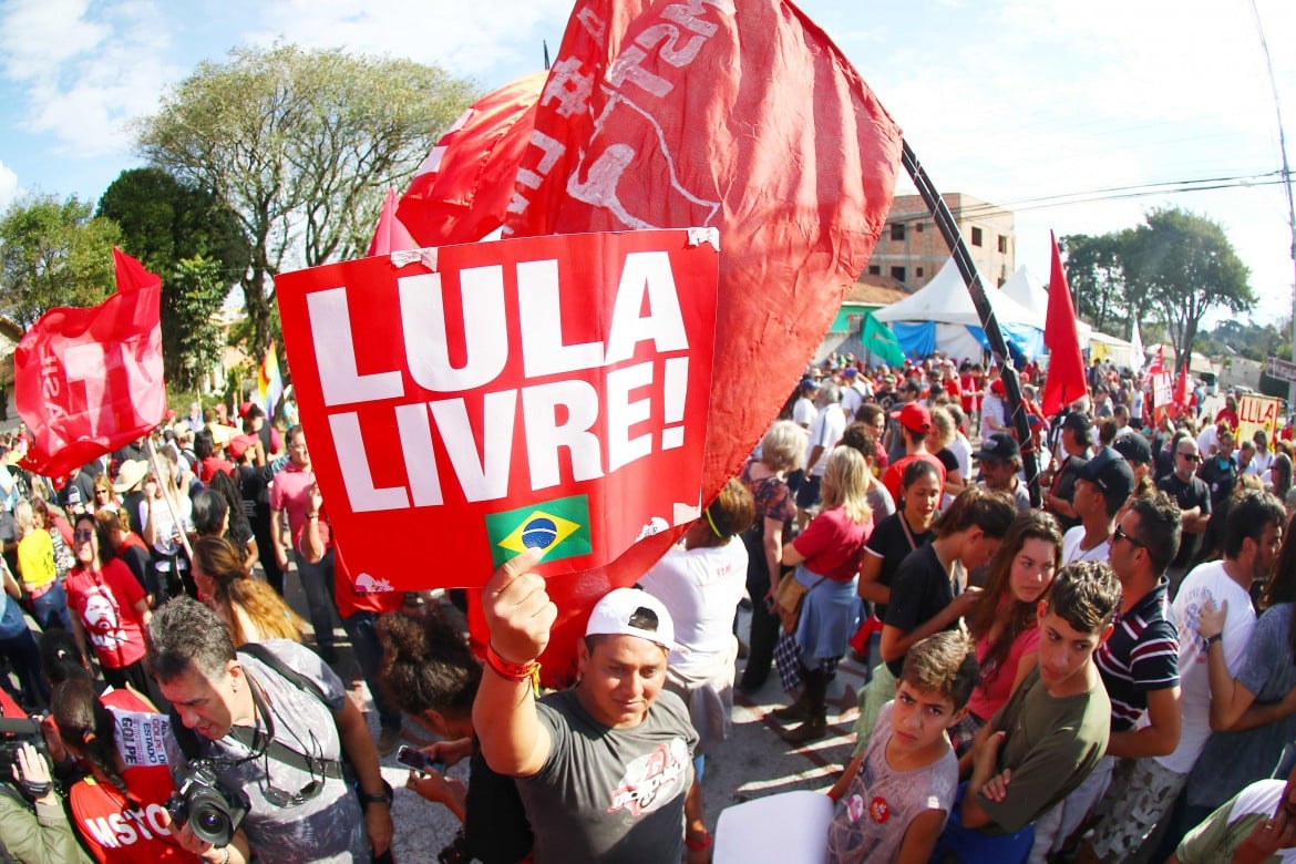 La candidatura di Lula arriva in marcia