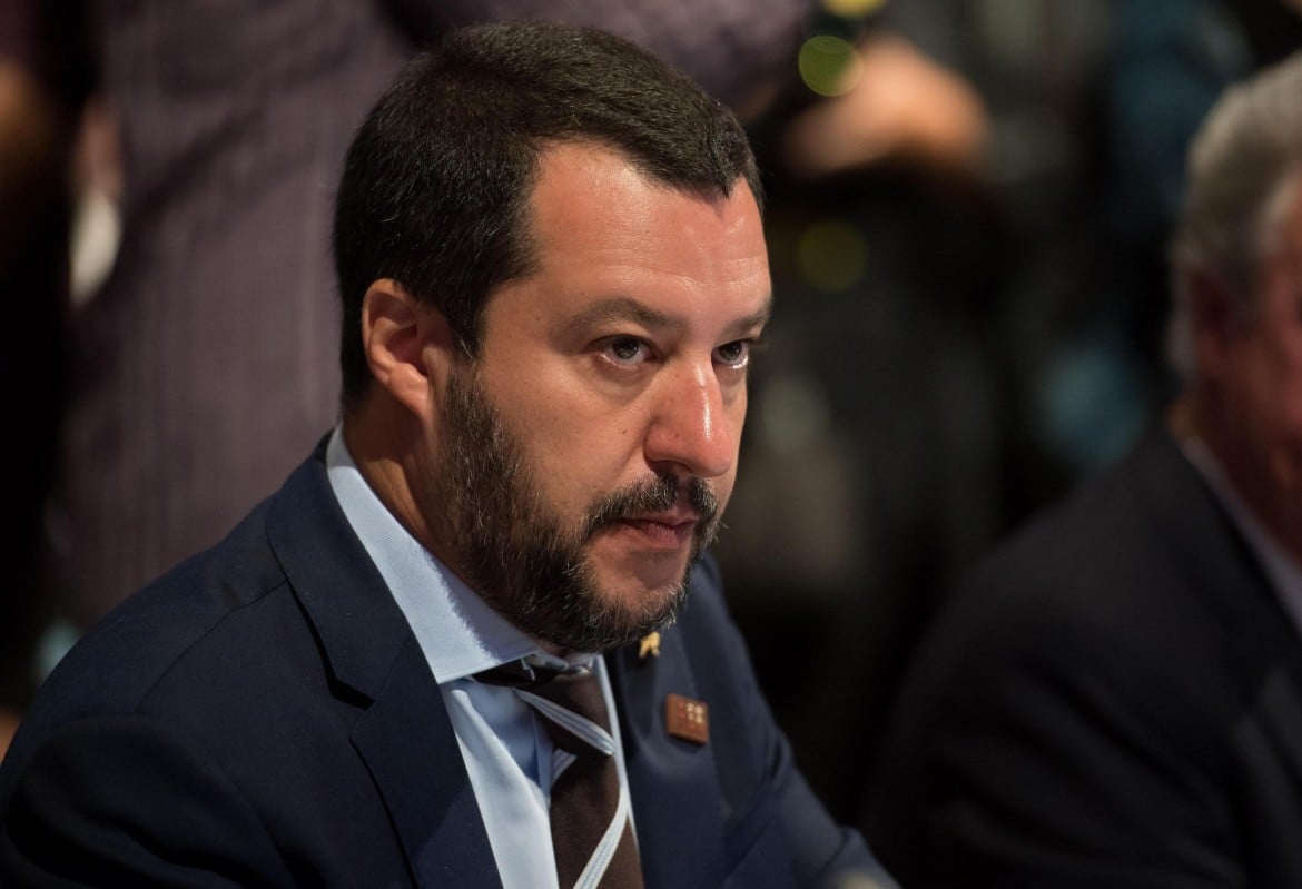 Annuncio di Salvini sul diritto alla casa: “Ora una rigorosa politica degli sgomberi”
