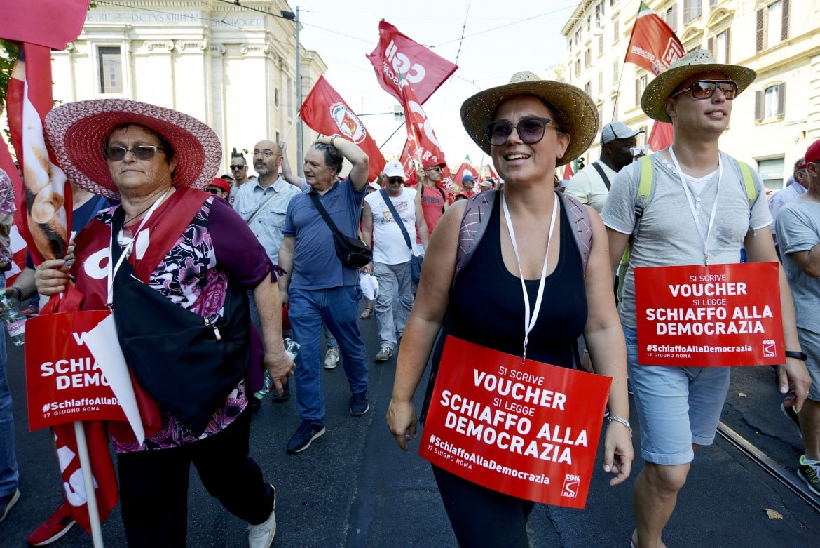 Voucher, sindacati in piazza contro «il caporalato del lavoro a scontrino»