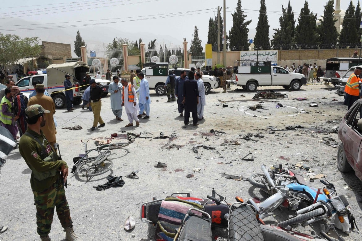 Kamikaze Isis al seggio, oltre 30 morti in Pakistan