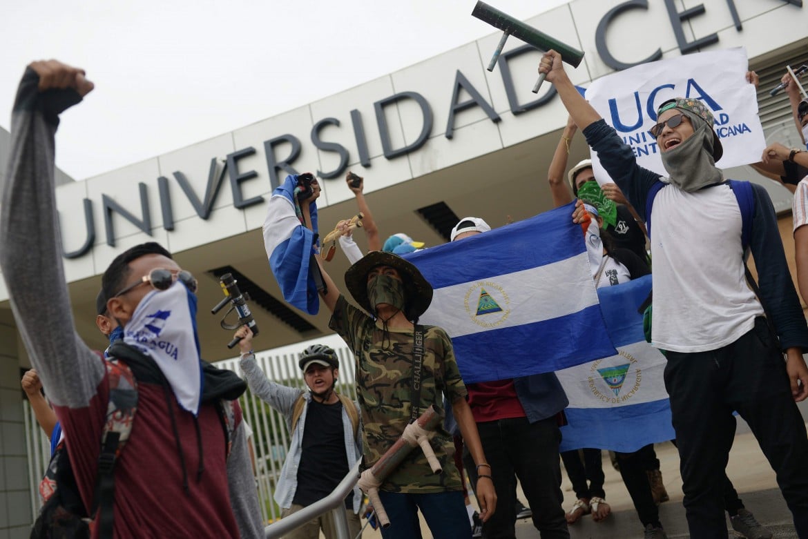 Managua continua a bruciare. Ortega: «Nessun cedimento»