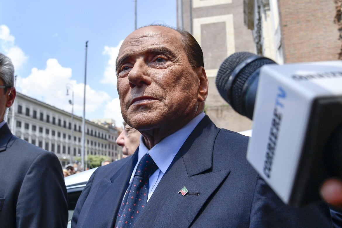 Forza Italia, nuovo «brand» e campagna acquisti. Berlusconi prepara la crisi