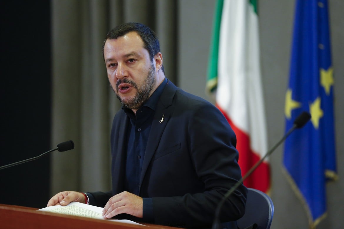 Salvini soffia sull’emergenza. Di Maio con lui, imbarazzo 5s