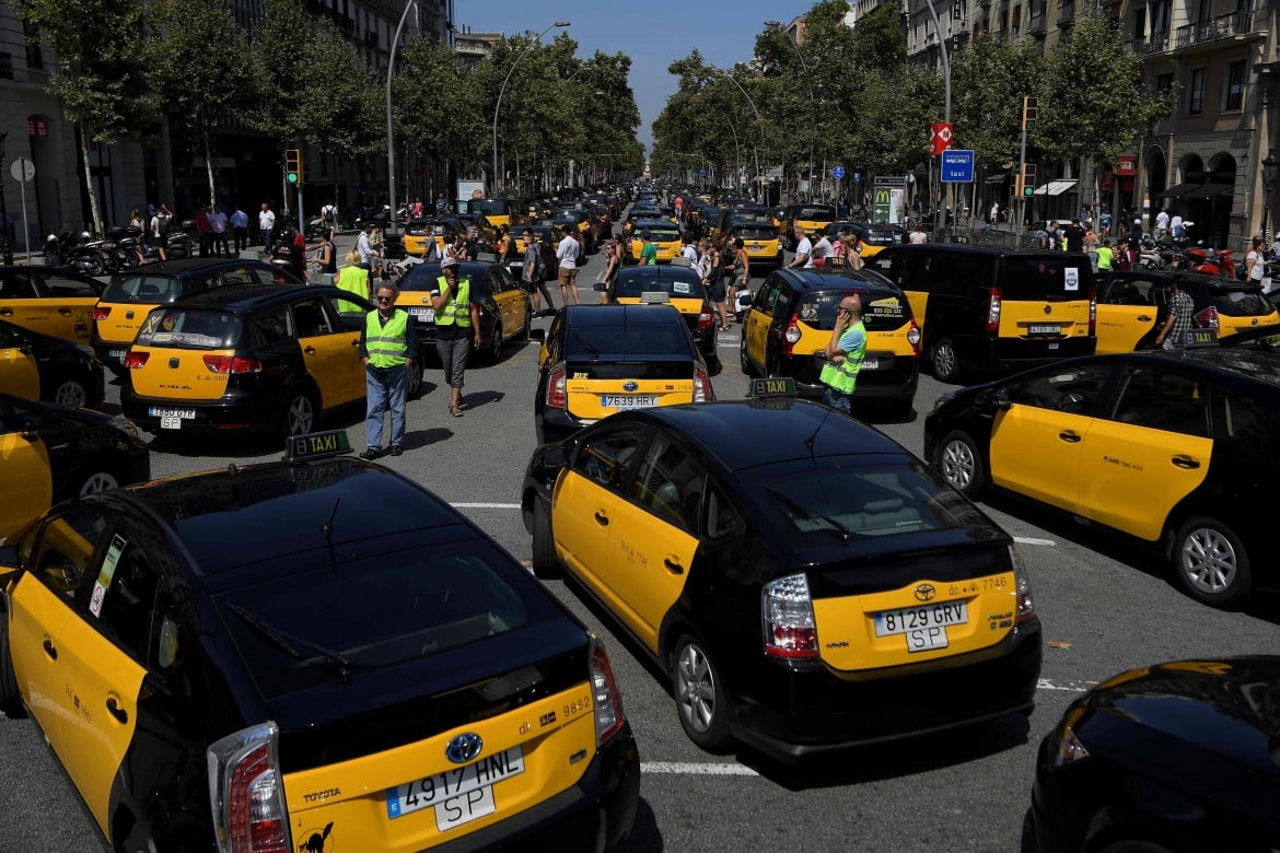 Il ministro non calma i tassisti, Madrid e Barcellona paralizzate