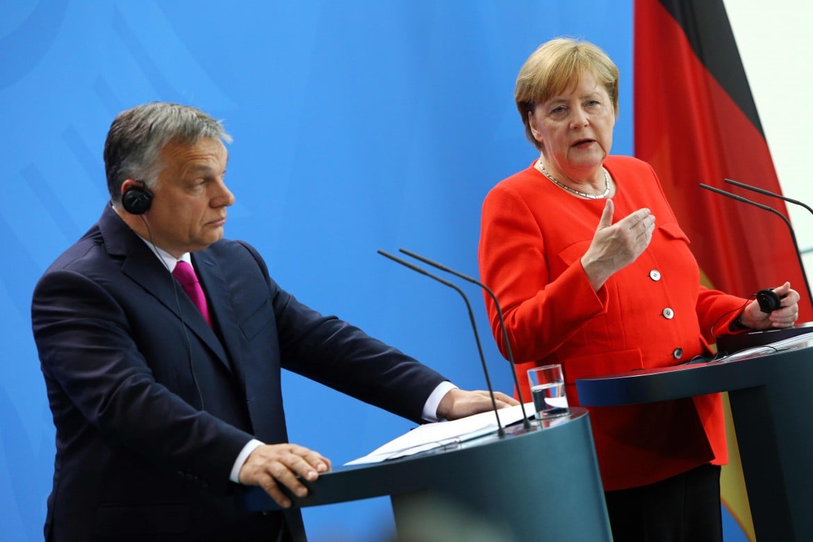 Faccia a faccia tra Merkel e Orban tra due opposte visioni dell’Europa