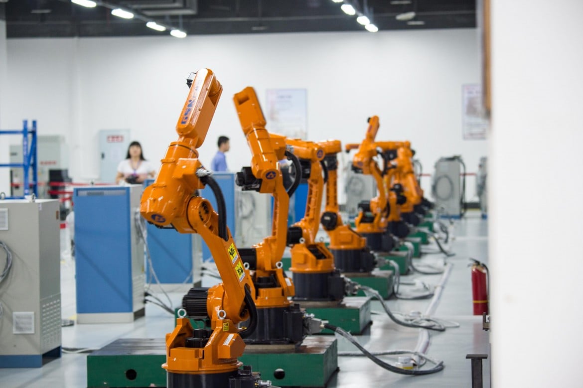 Intelligenza artificiale e robot: le nuove sfide per i lavoratori cinesi