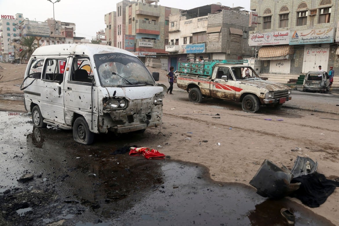 Le bombe «invisibili» dei Saud su un mercato yemenita: 21 civili uccisi