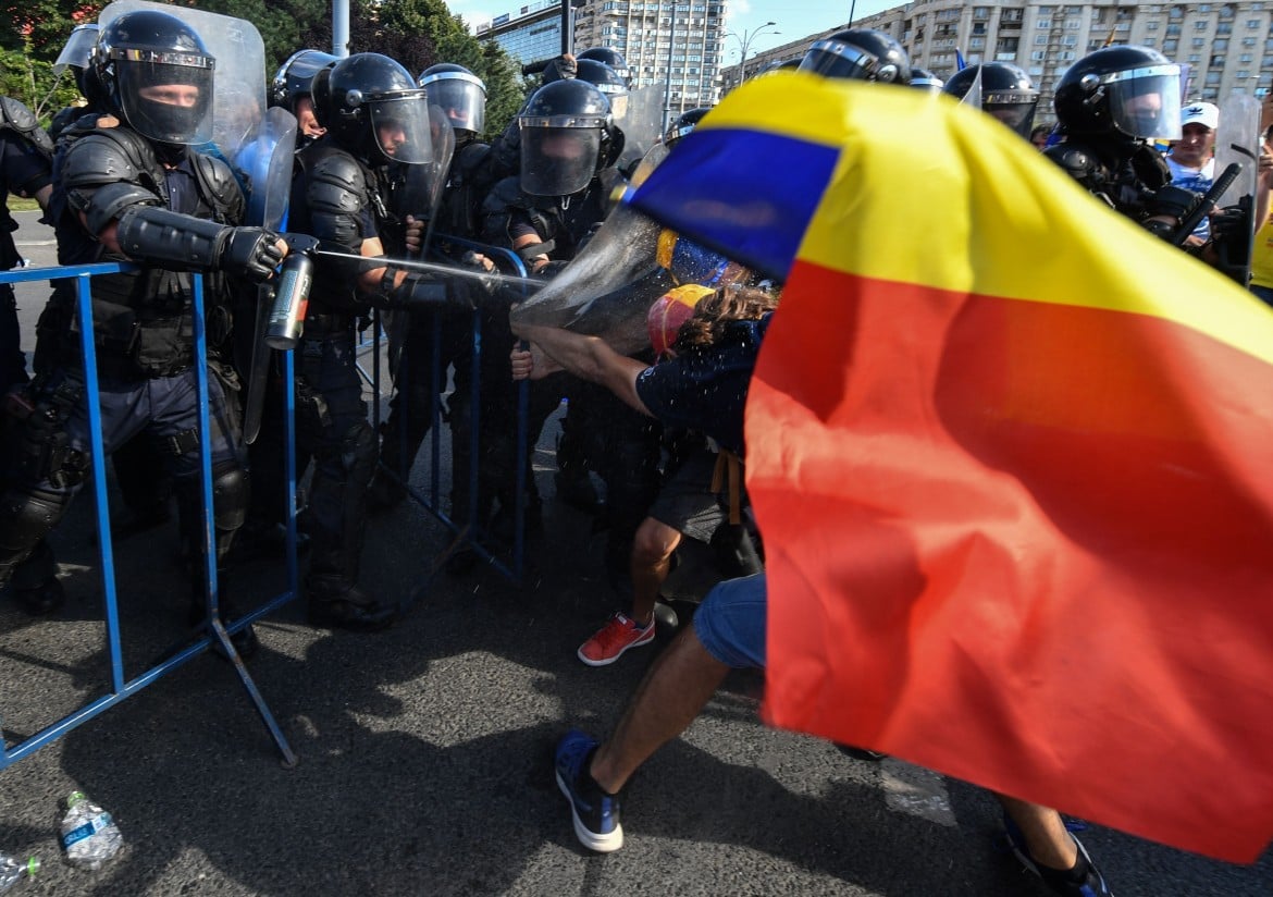 Il presidente romeno sta con la «diaspora». La protesta va avanti