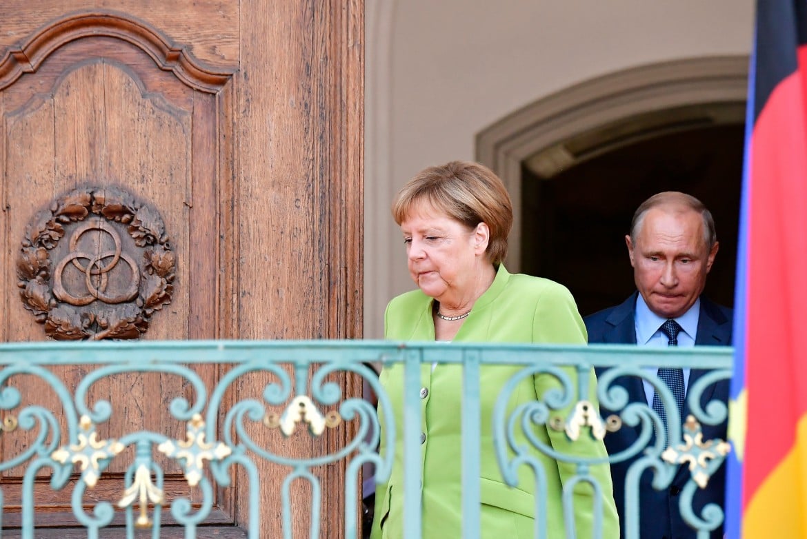 Sanzioni Usa, Putin e Merkel sospendono il North Stream 2