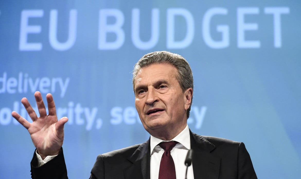Il commissario Oettinger striglia Di Maio sui fondi: «Quali 20 miliardi, l’Italia ne versa solo tre»