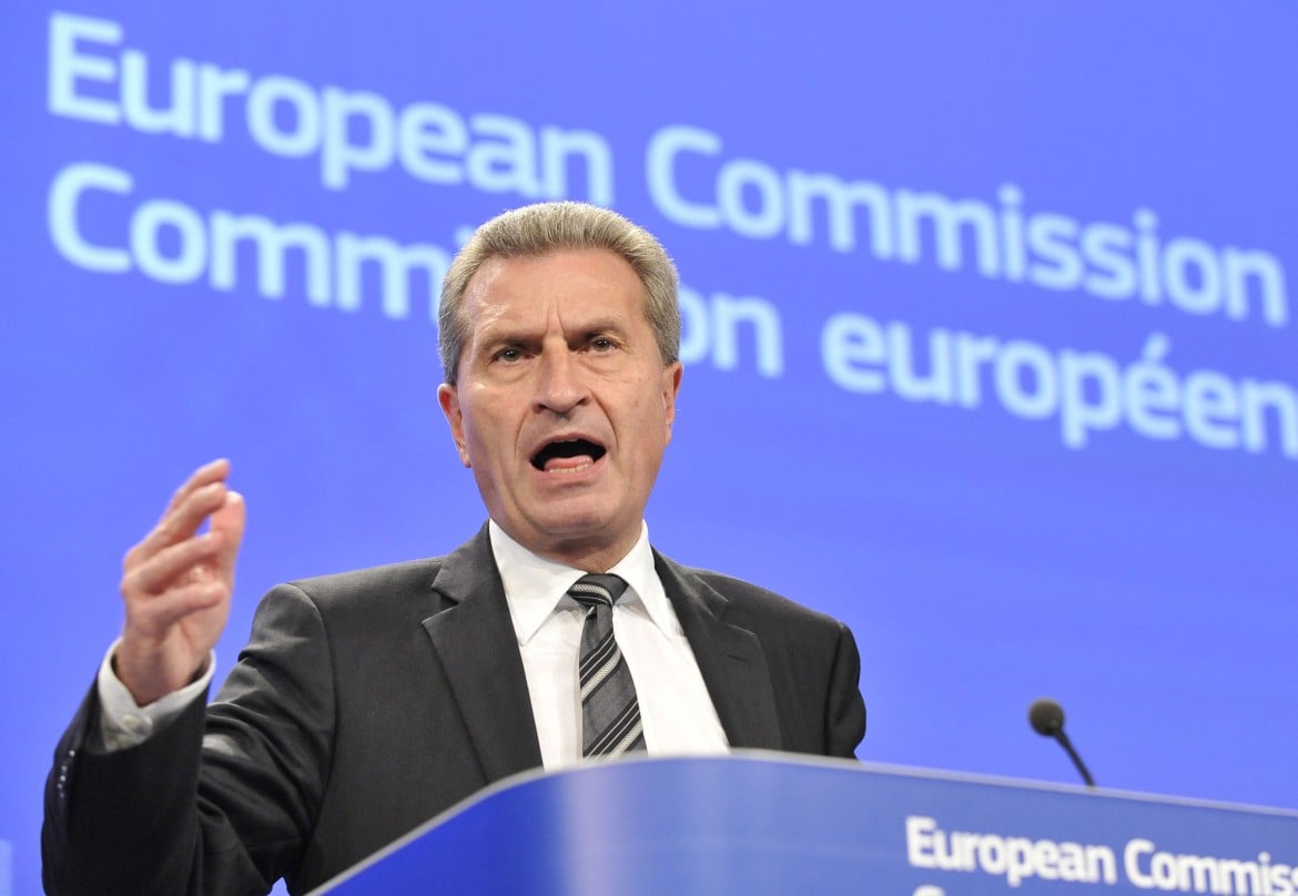 Oettinger avverte: Roma stia in guardia. Di Maio: ipocrita