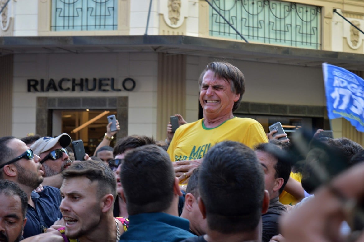 Brasile, ferito Bolsonaro. In testa nei sondaggi. Ma senza Lula
