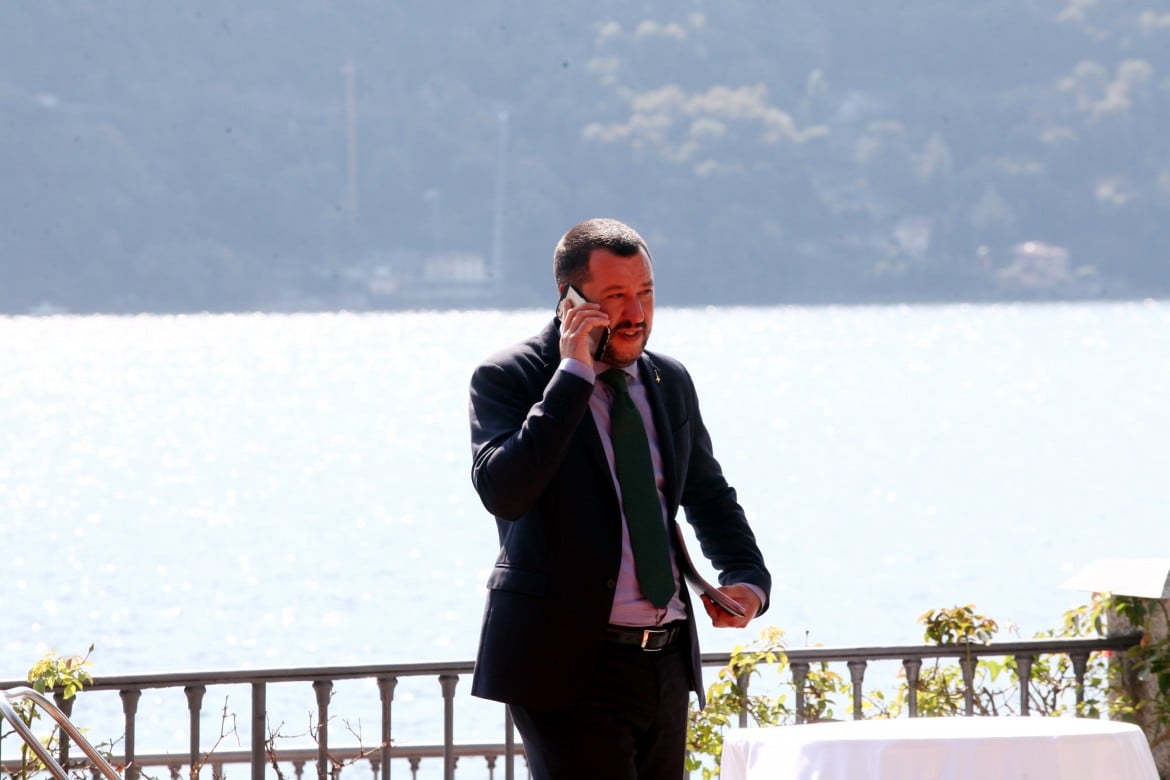 Salvini mostra il lato B