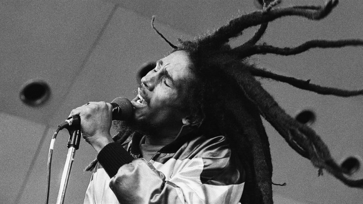 Bob Marley il poeta del ghetto tra sballo e meditazione