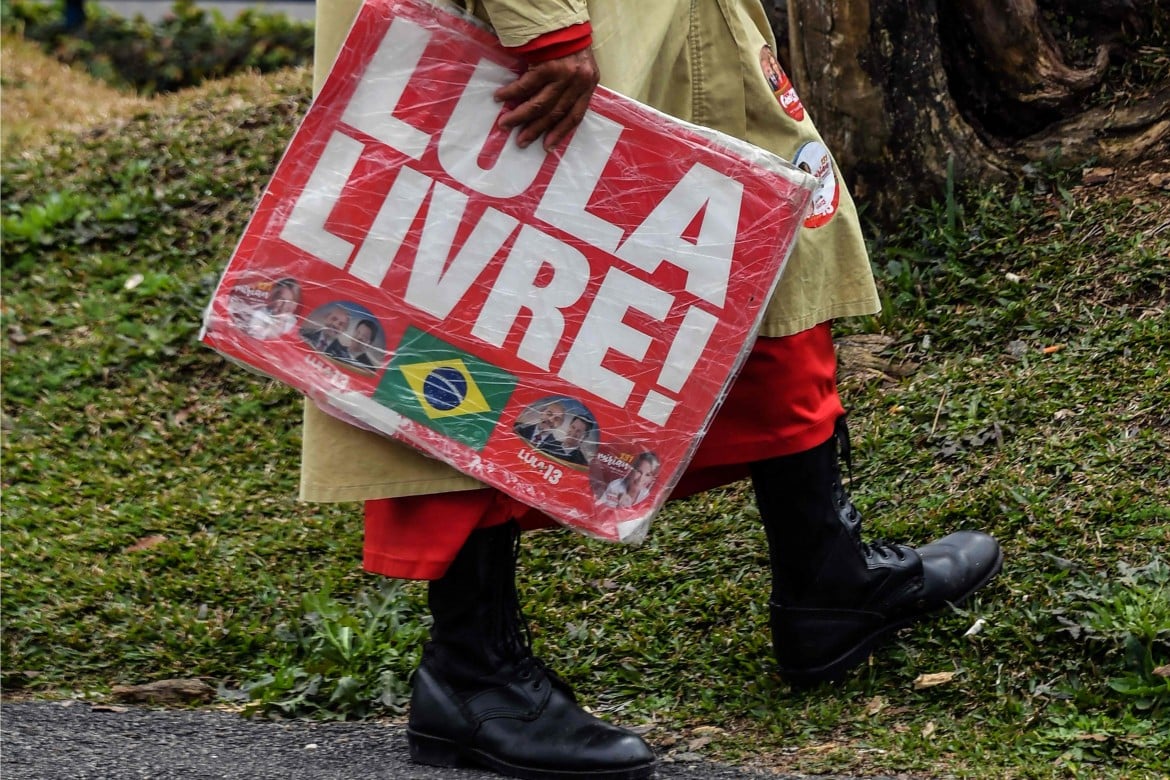 D’Alema nella cella di Lula: «Una condanna mostruosa»