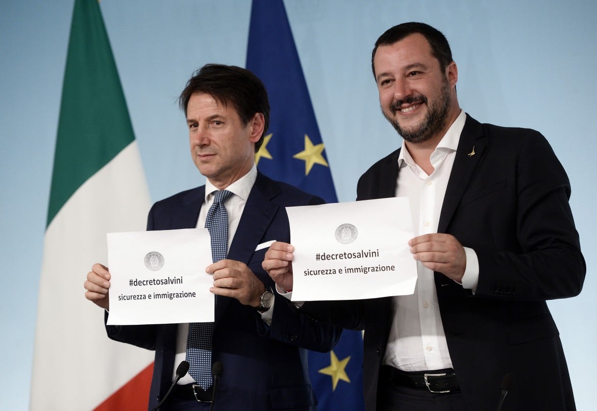 Profughi, Salvini mette limiti alla protezione