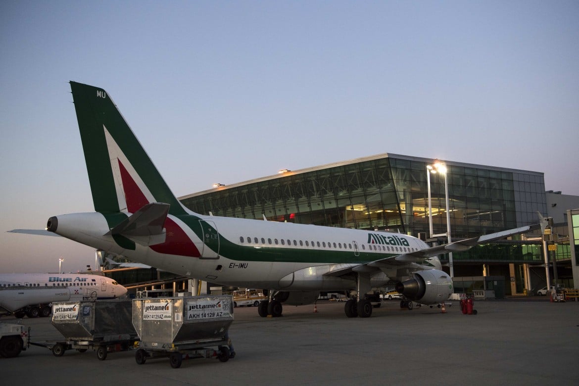 Alitalia non è Ilva: a Di Maio mancano «partner» e un piano serio