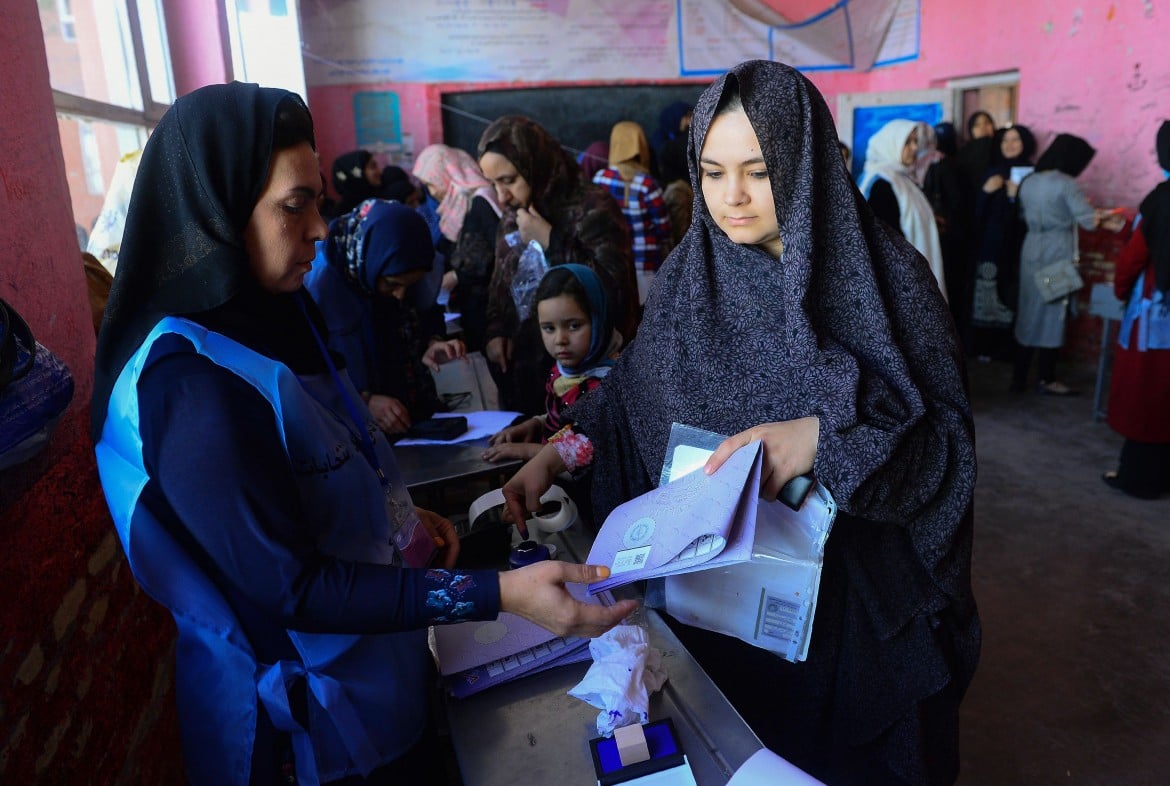 L’Afghanistan vota fino in fondo