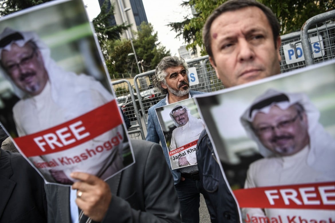 Ankara: «Khashoggi fatto a pezzi e portato via da sauditi»