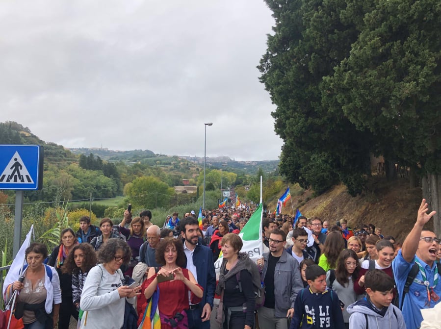 In centomila alla Perugia-Assisi per “restare umani”