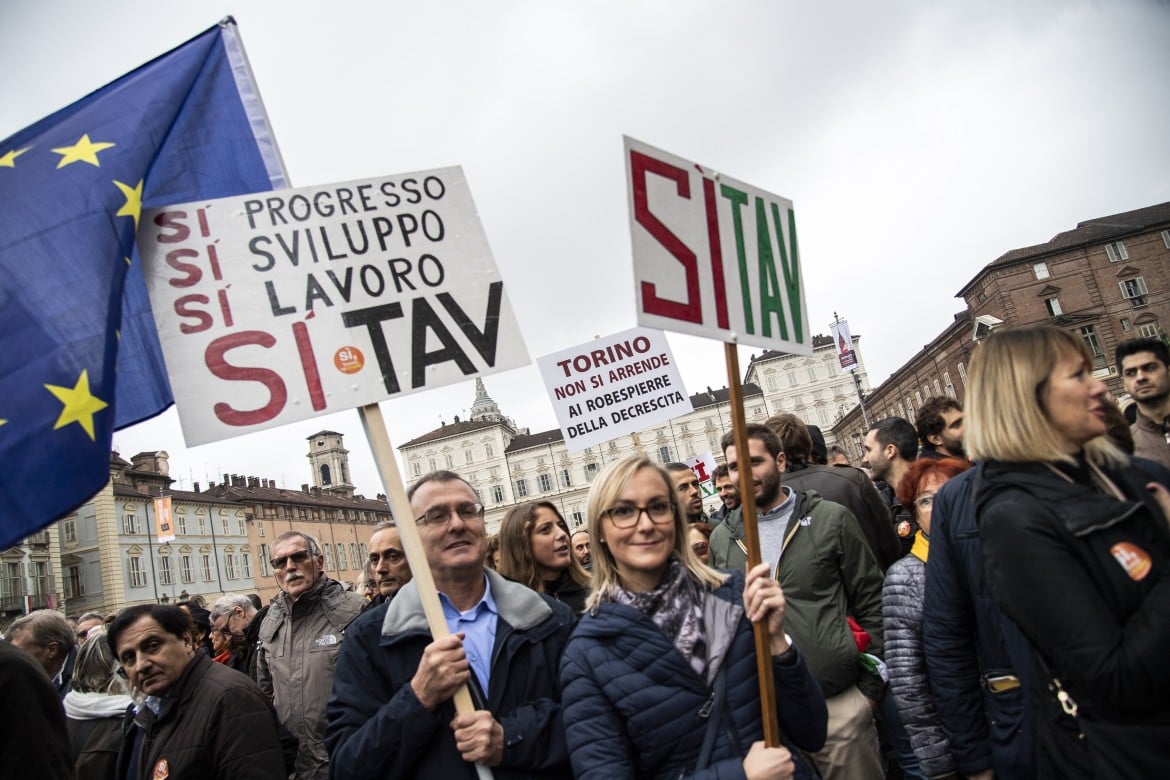 Torino, in 30mila per dire sì alla Tav e no alla sindaca Appendino