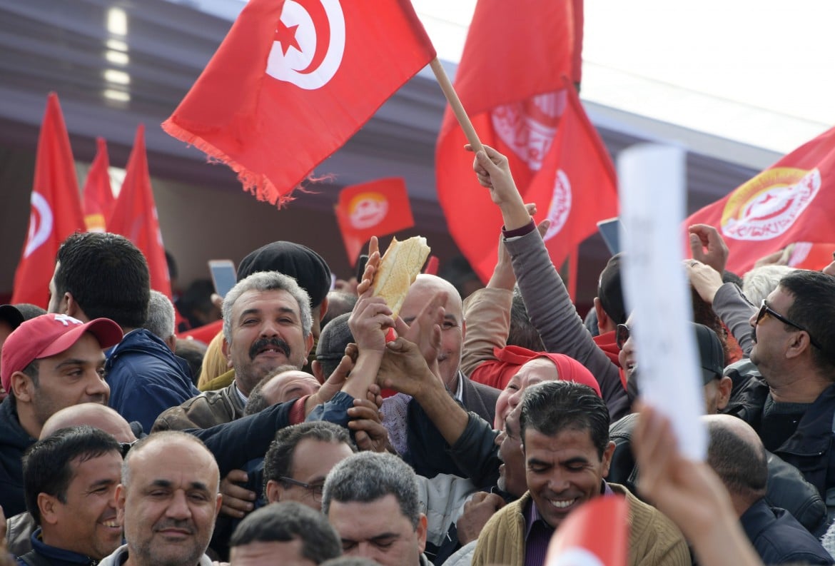 L’Fmi ordina i tagli, Tunisi obbedisce: è sciopero di massa