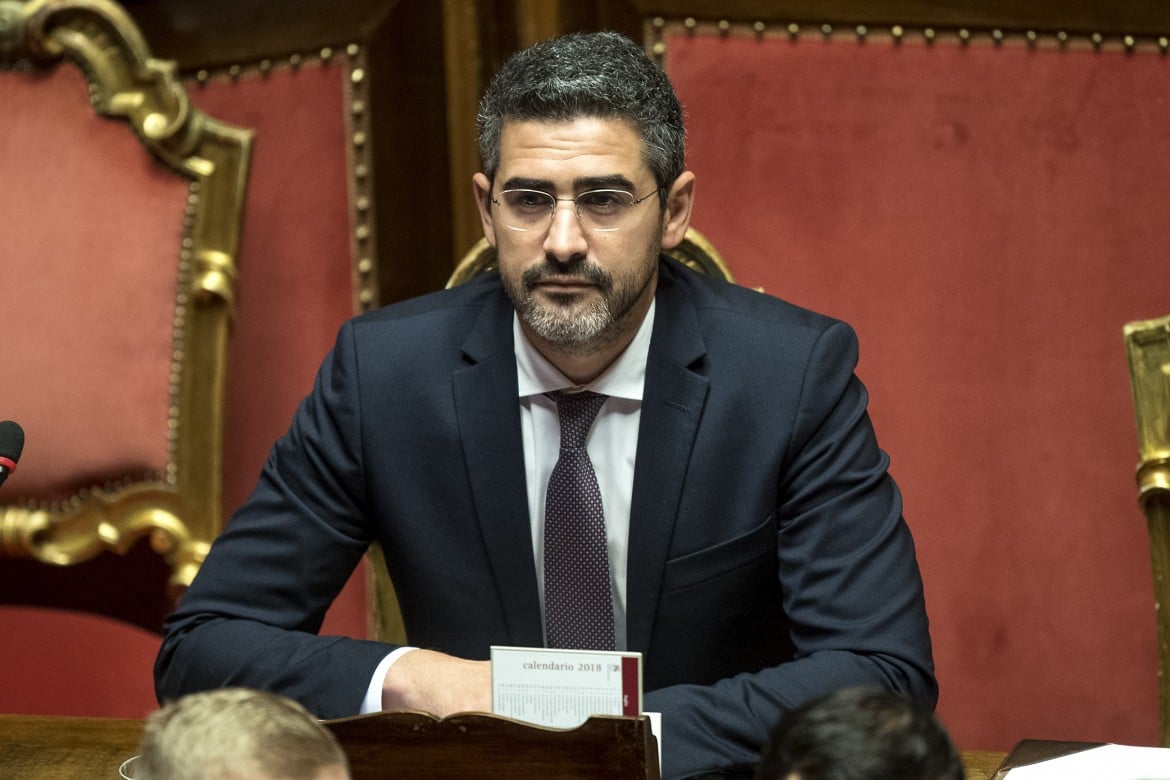 Referendum propositivo, Fraccaro difende la legge con i costituzionalisti