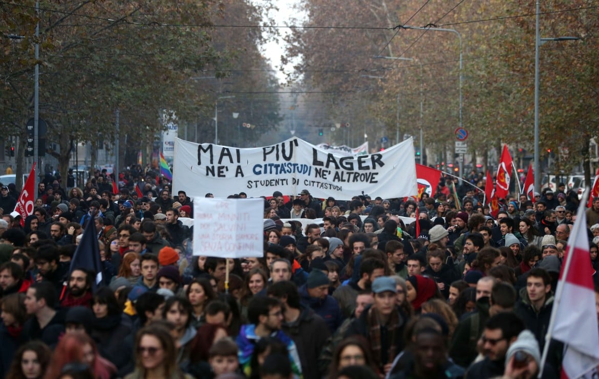 La Milano antirazzista, contro la legge Salvini e i centri per i rimpatri