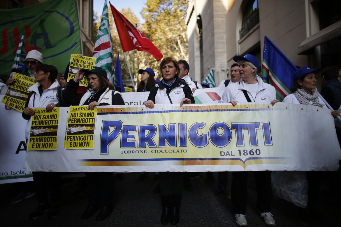 Pernigotti, operai in piazza: «Il futuro è a Novi Ligure»