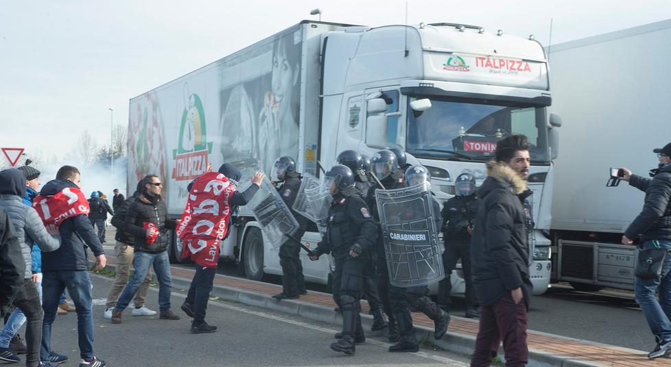 Tensione all’Italpizza, proteste per la sospensione di 9 lavoratrici