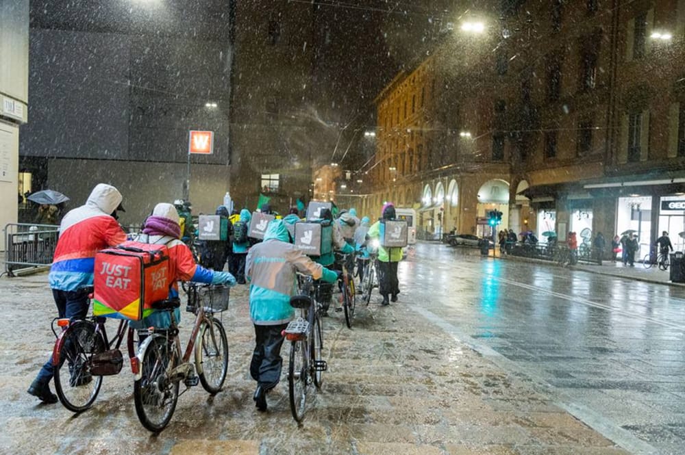 Bologna, i ciclofattorini si fermano