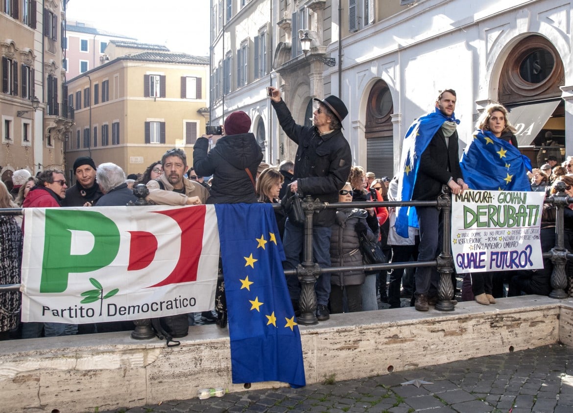 In piazza l’orgoglio ferito del Pd (già senza Renzi)