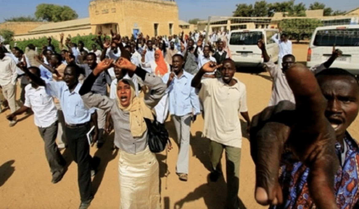Mancano pane e benzina, il Sudan prende fuoco