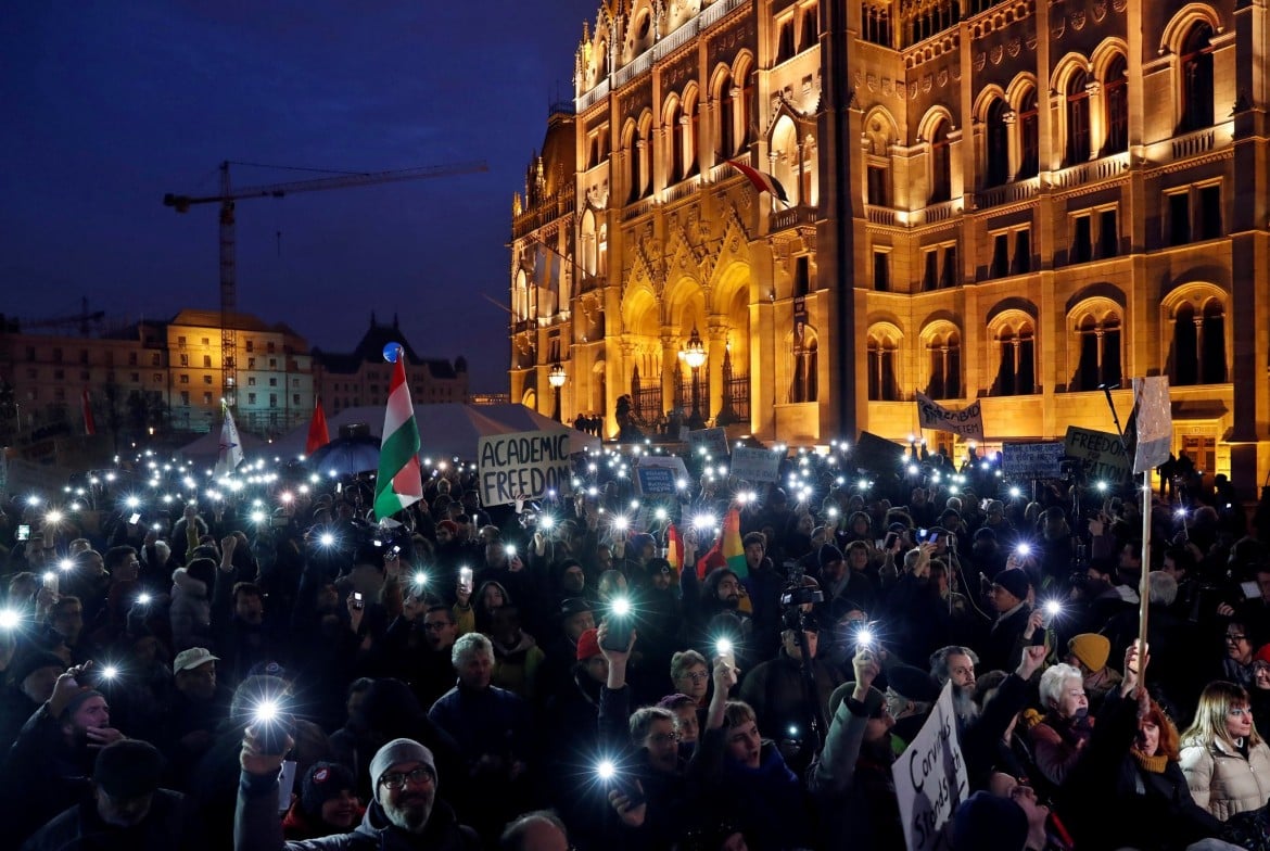 L’ateneo di Soros lascerà Budapest, il mondo universitario in lutto