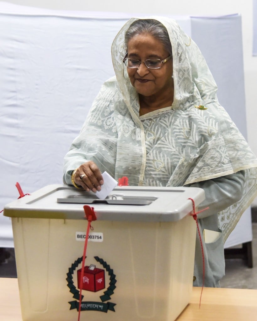 Sangue sul voto: 17 morti ai seggi. Sheikh Hasina vince di nuovo