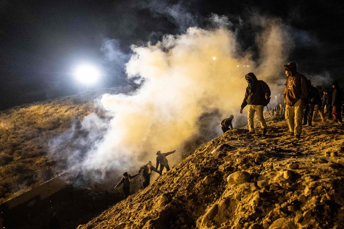 Gas e spray contro i migranti, l’ultima «frontiera» Usa