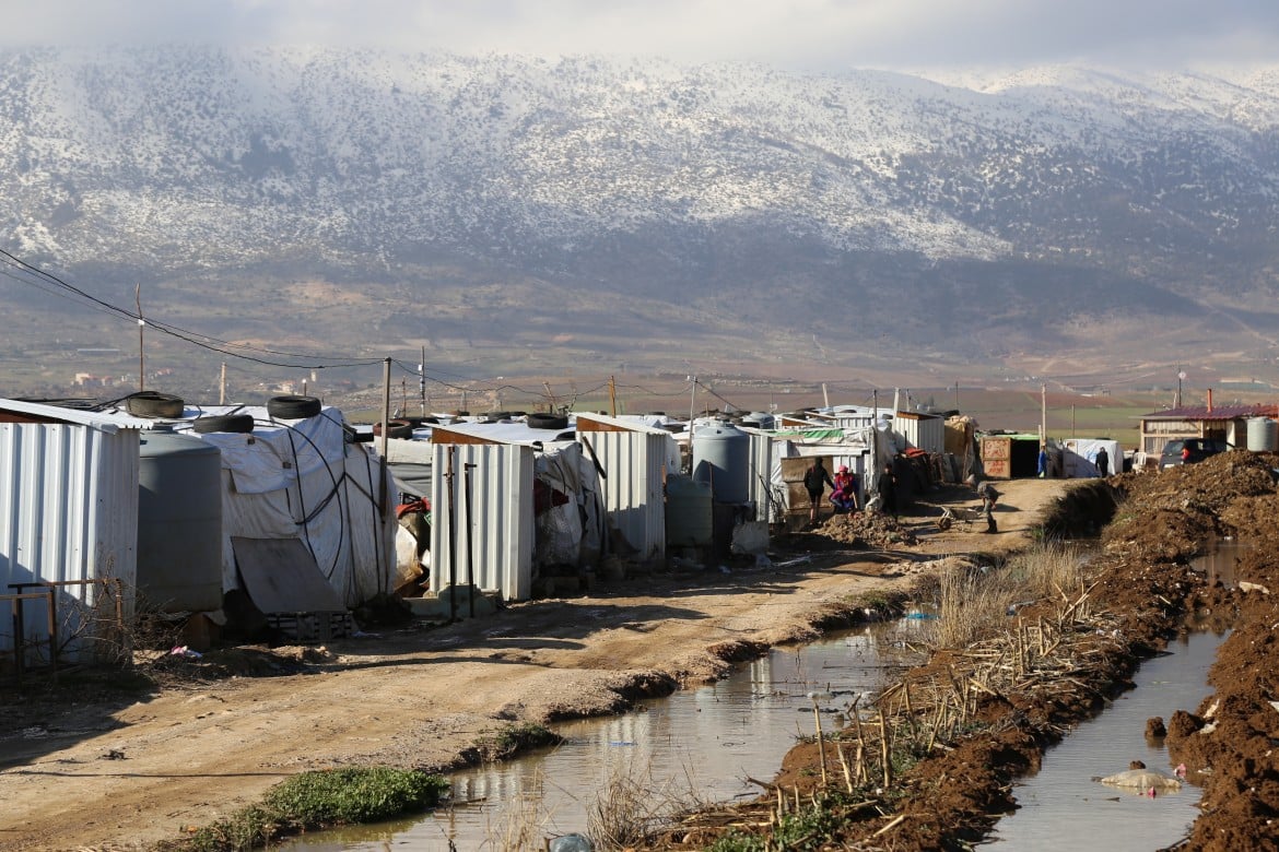 Libano, pioggia e neve sulle baracche dei rifugiati dimenticati