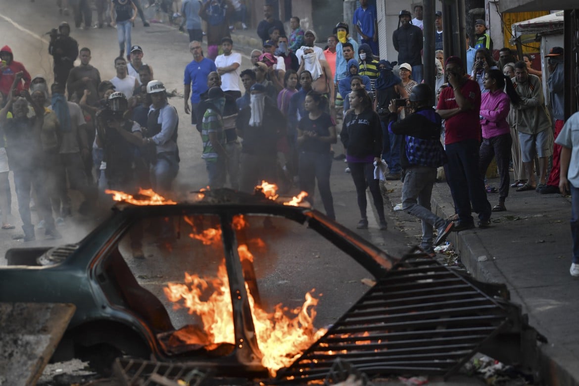 Fallita rivolta militare e voglia di guarimbas in Venezuela