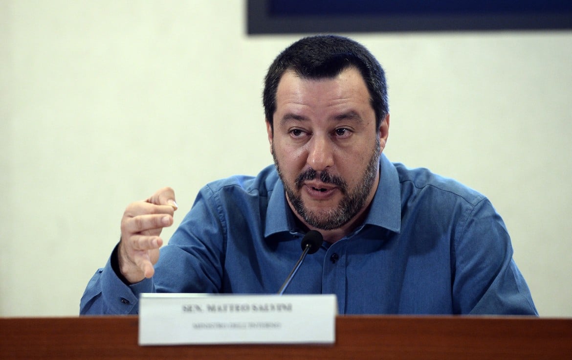 Guerra alle Ong, le «prove» di Salvini