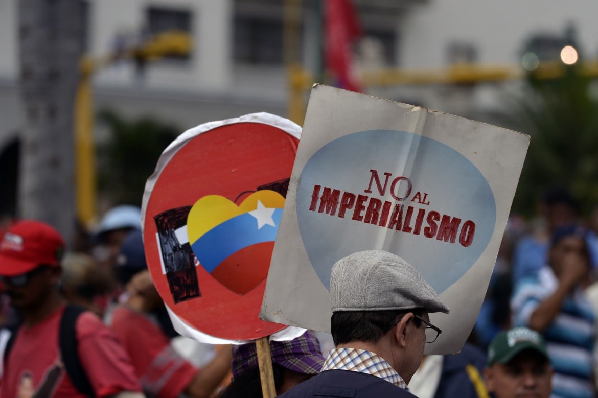 A Guaidó il sostegno non manca. L’esercito però sta con Maduro