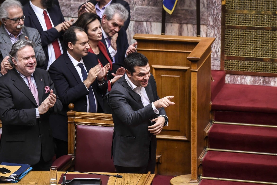 Sì del parlamento greco alla Macedonia del Nord
