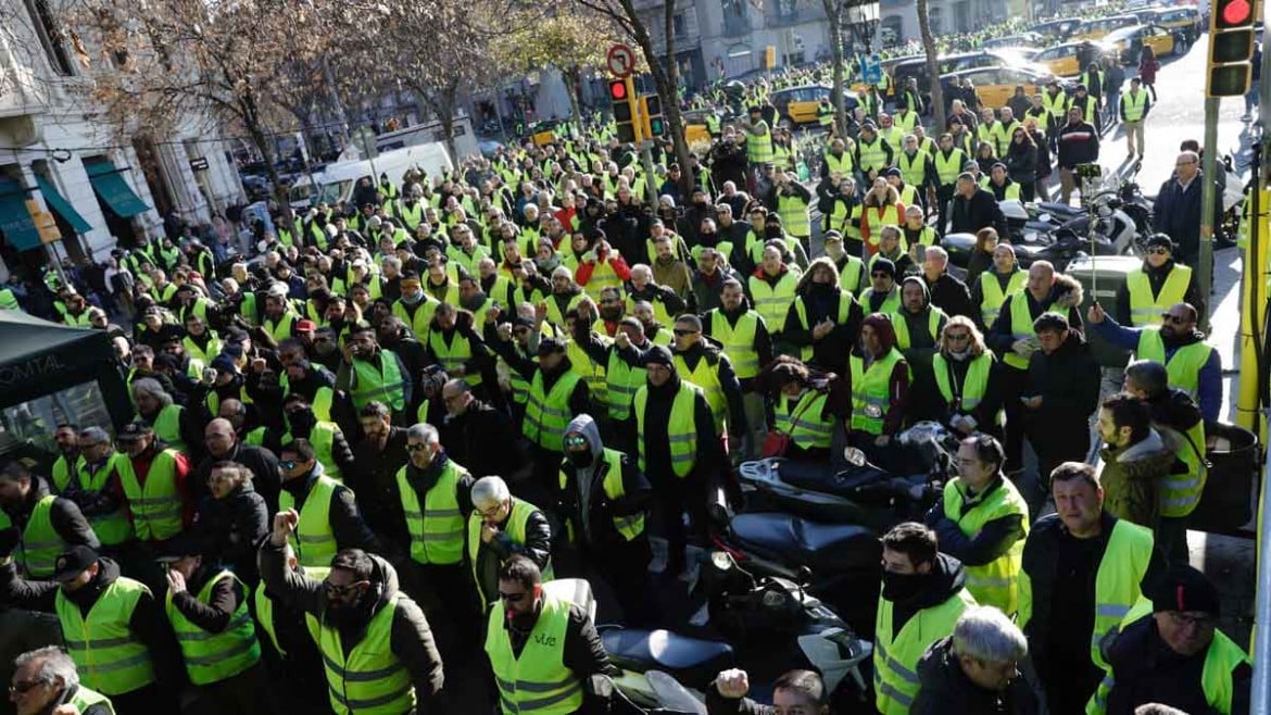 La protesta dei taxi paralizza Madrid e Barcellona